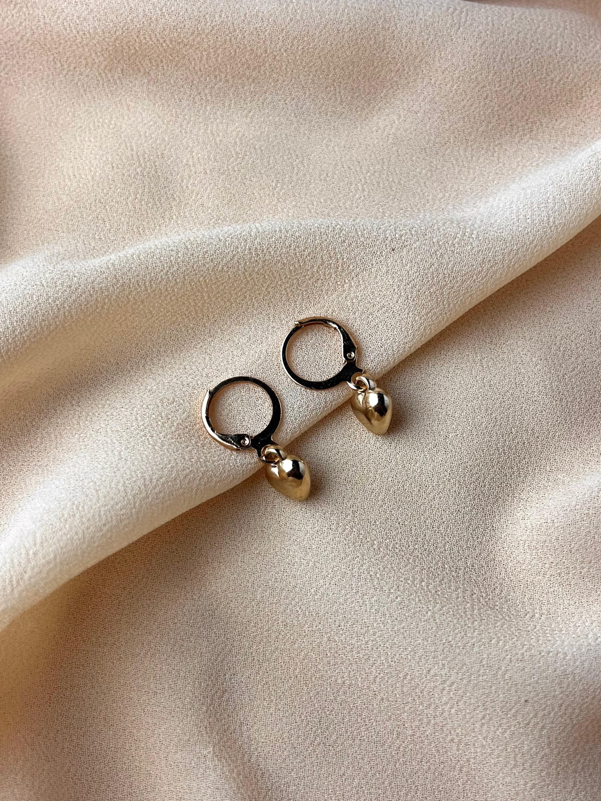 Jenmore Dainty Liquid Metal Puffed Heart Leverback Drop Earrings thumbnail 2