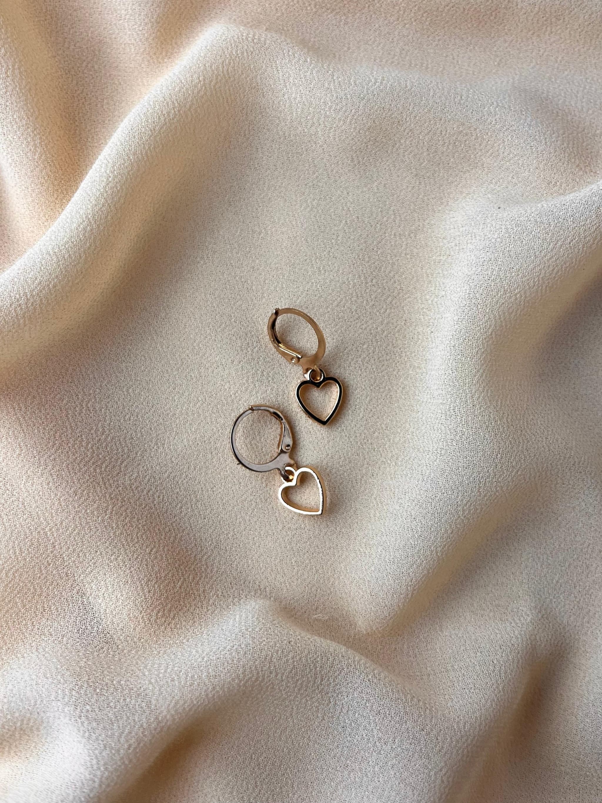 Jenmore Minimalist Open Silhouette Heart Leverback Drop Earrings thumbnail 2