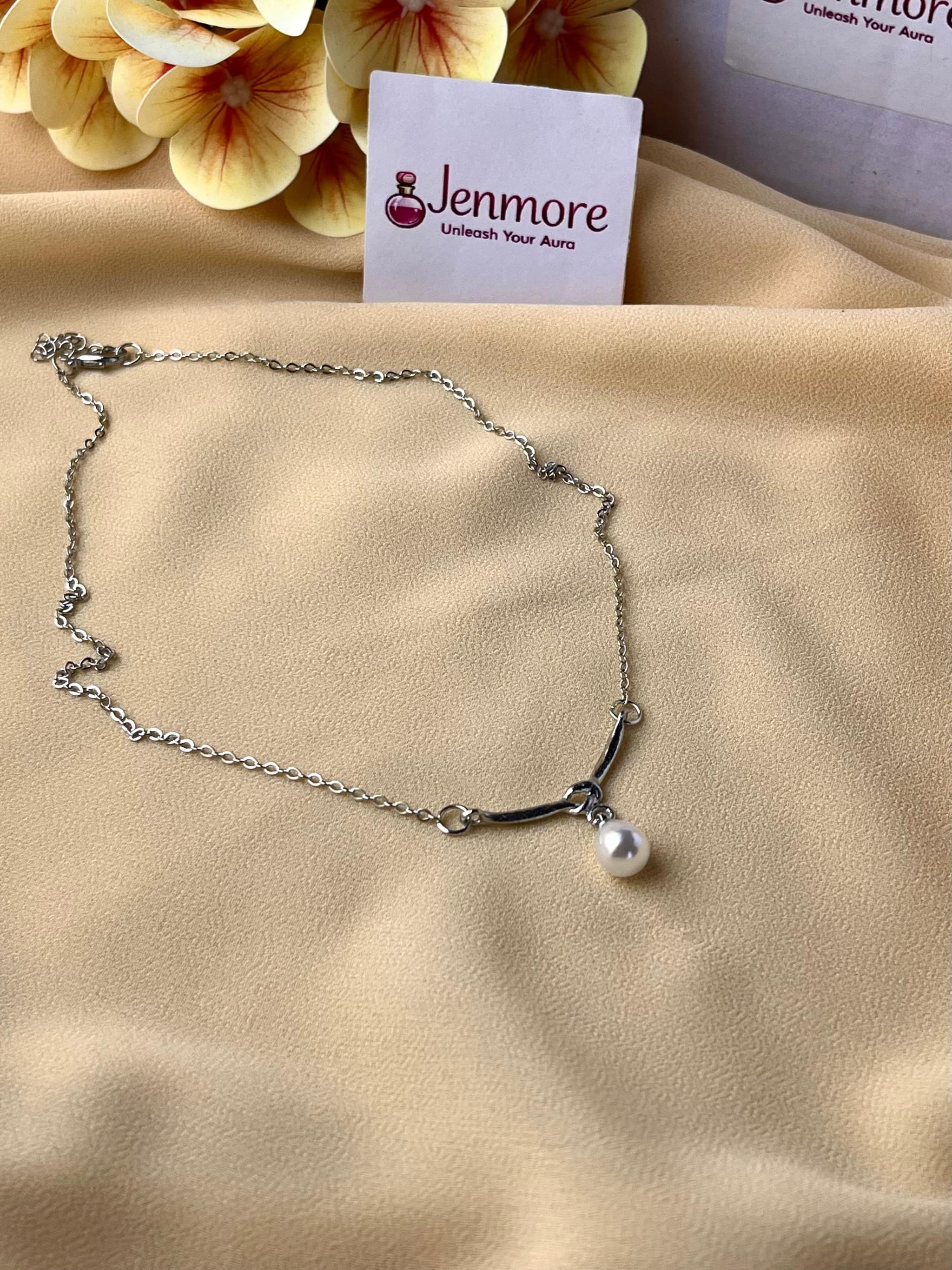 Jenmore Minimalist Pearl Drop Curved Bar Chain Necklace thumbnail 2