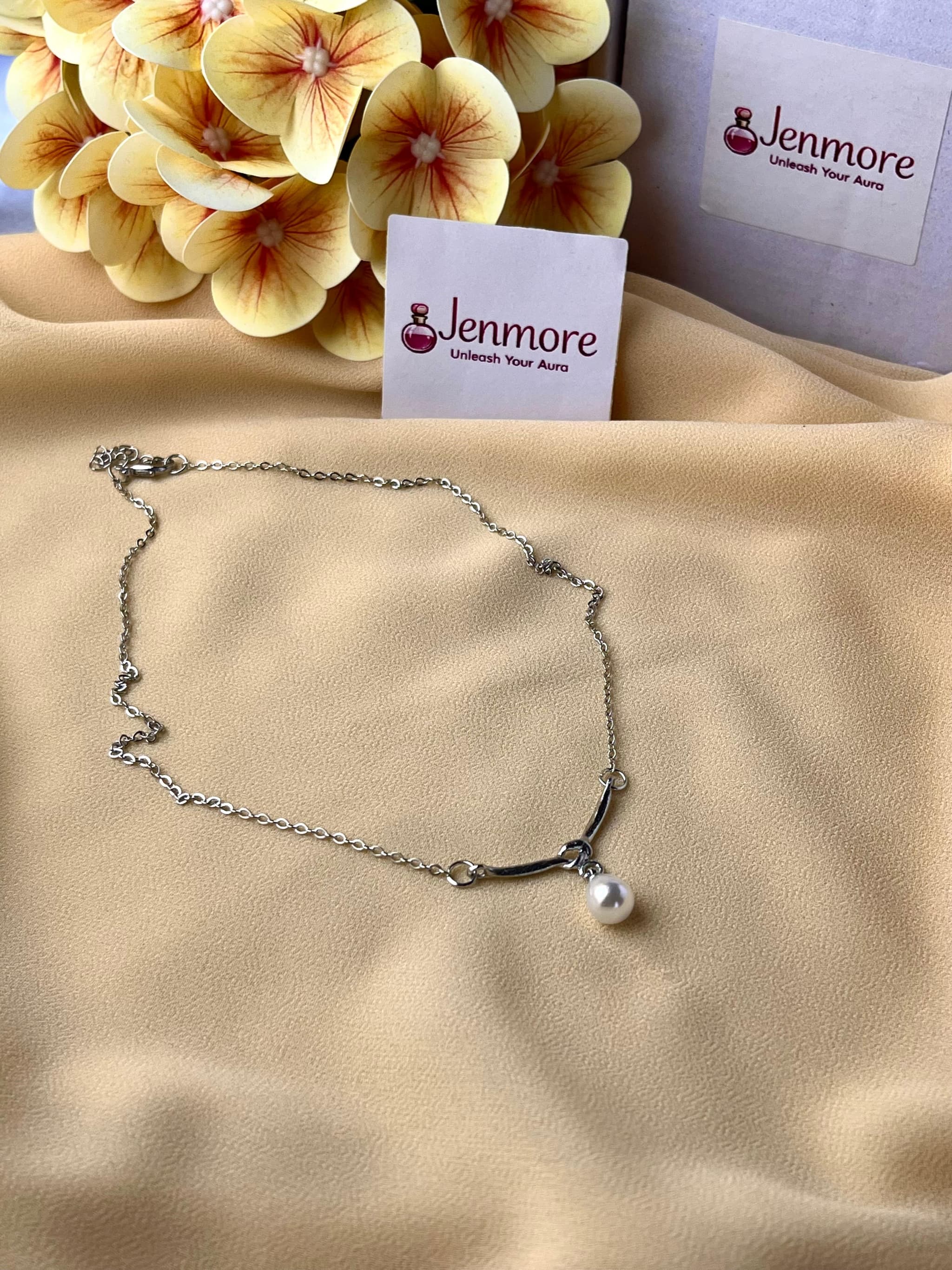 Jenmore Minimalist Pearl Drop Curved Bar Chain Necklace thumbnail 3