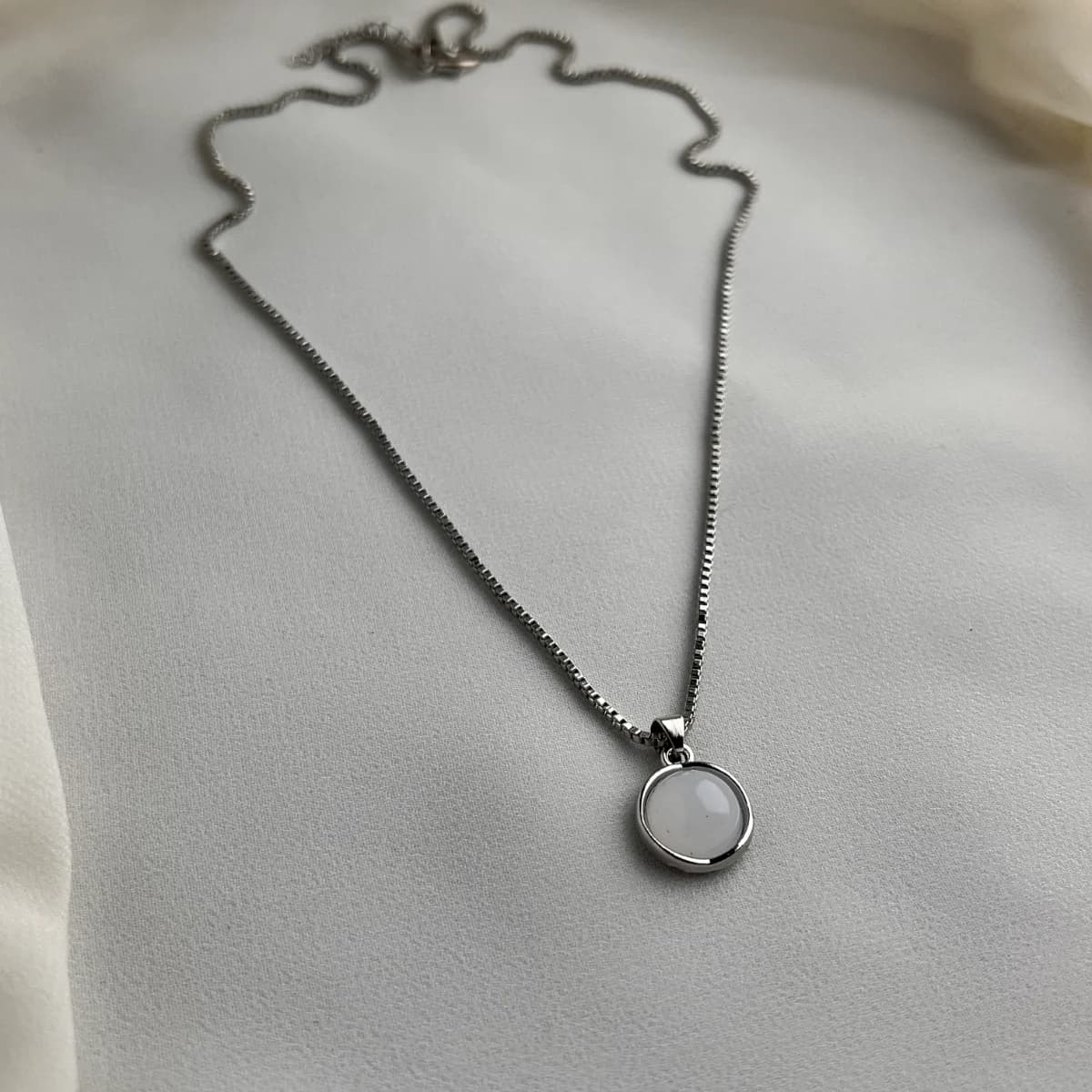 Jenmore Twilight Aura Round Opal-Style Pendant Chain Necklace