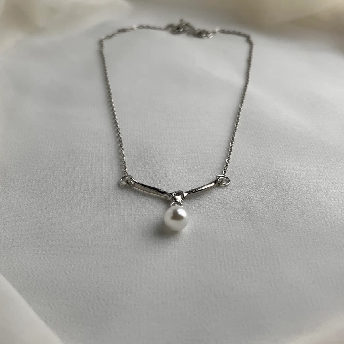 Jenmore Minimalist Pearl Drop Curved Bar Chain Necklace — view 2